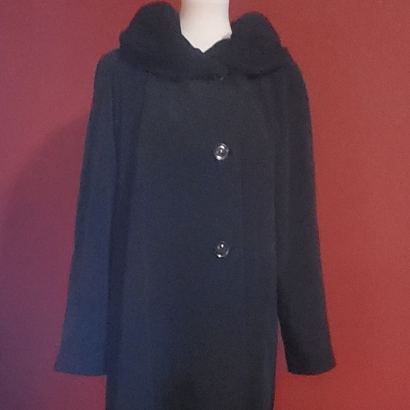 Coat - Picture 3 of 6